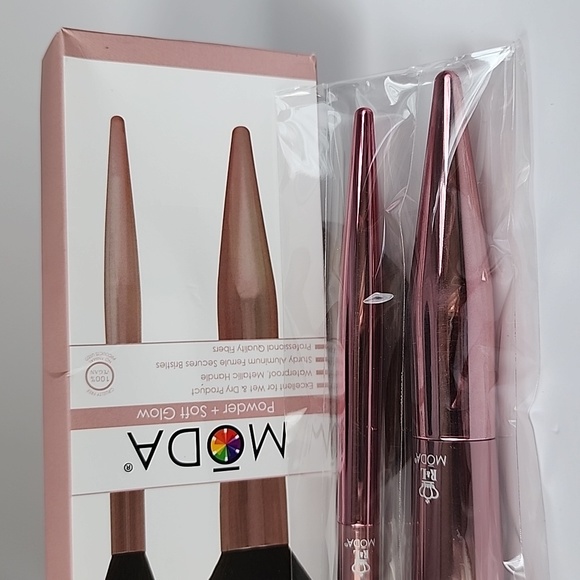 Moda Powder + Soft Glow Brush Set in Rose Gold - Picture 3 of 13